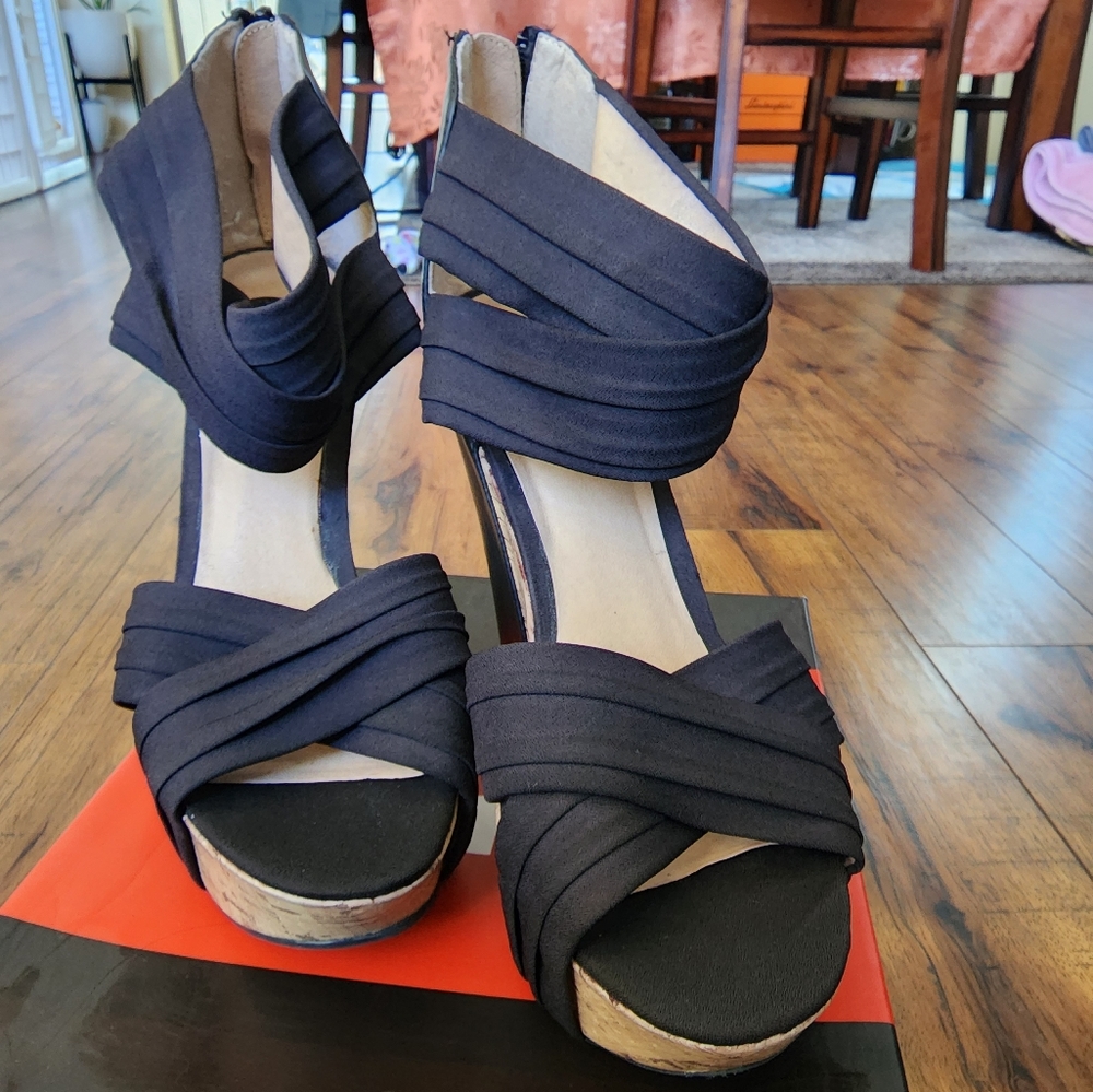 G by Guess Black Multi Fabric Beauties